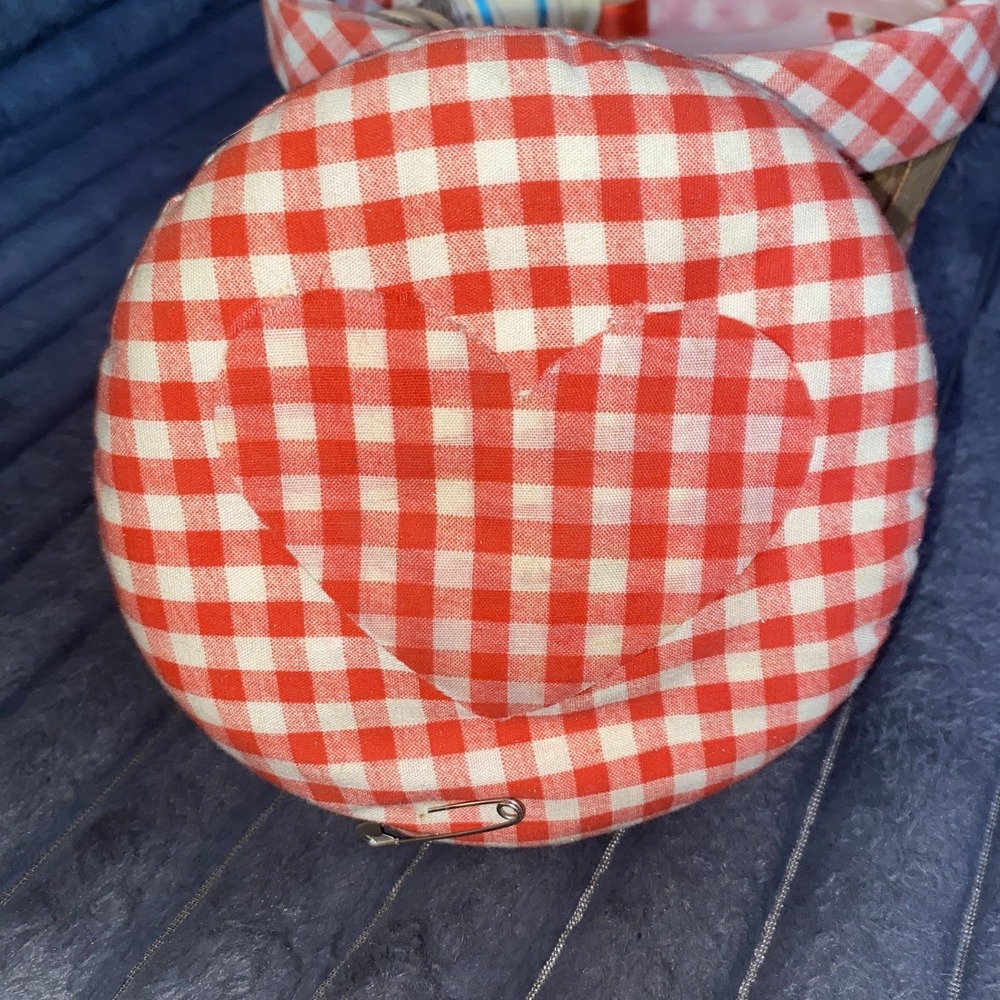 Vintage Sewing Basket Wood w/Fabric‎ & Pom Pom + Plastic Tray w/thread Inside - Picture 4 of 6